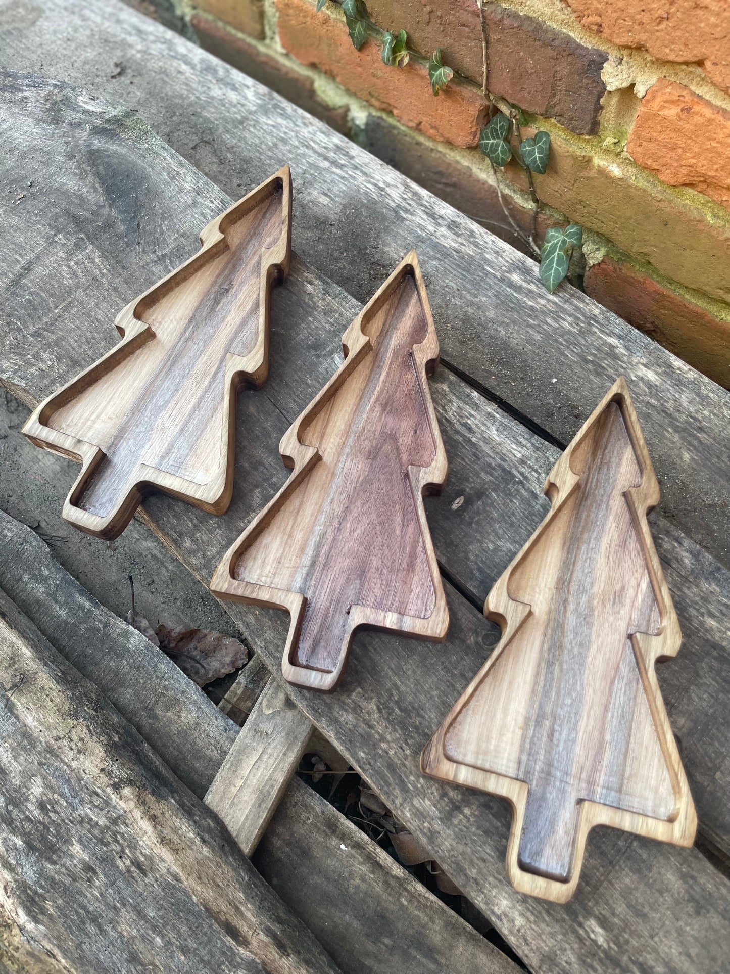 Christmas tree tray - Black walnut