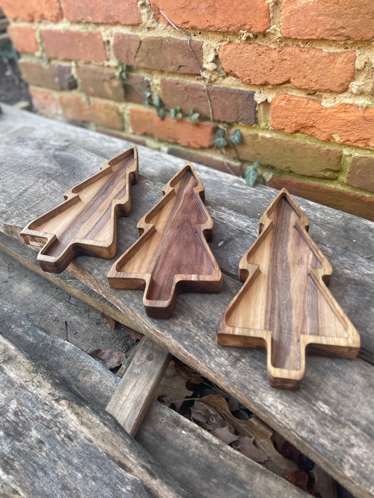 Christmas tree tray - Black walnut